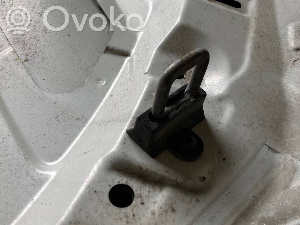 Dzinēja pārsegs (vāks)