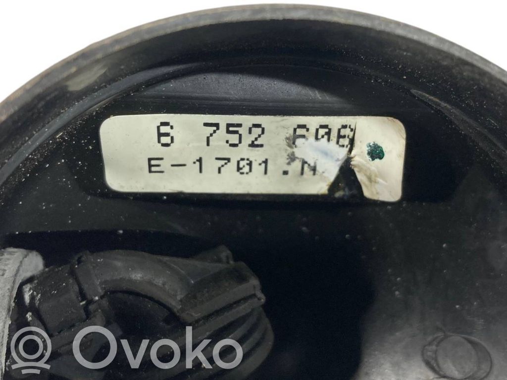 Priekšpusē piekares augstuma sensors