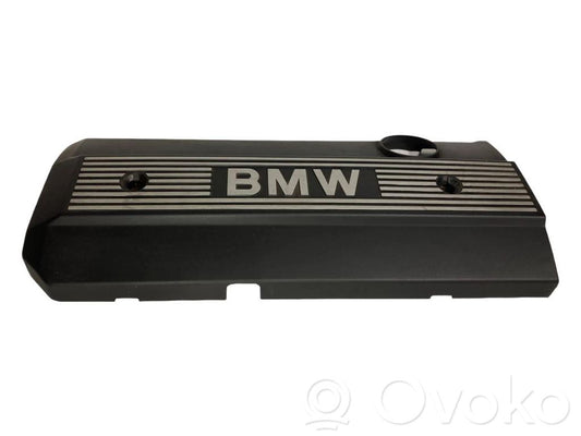 Dzinēja pārsegs (dekoratīva apdare)