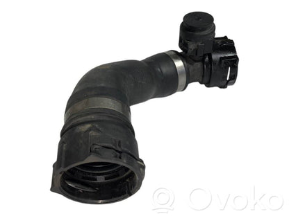 Caurulīte (-es) / šļūtene (-es)