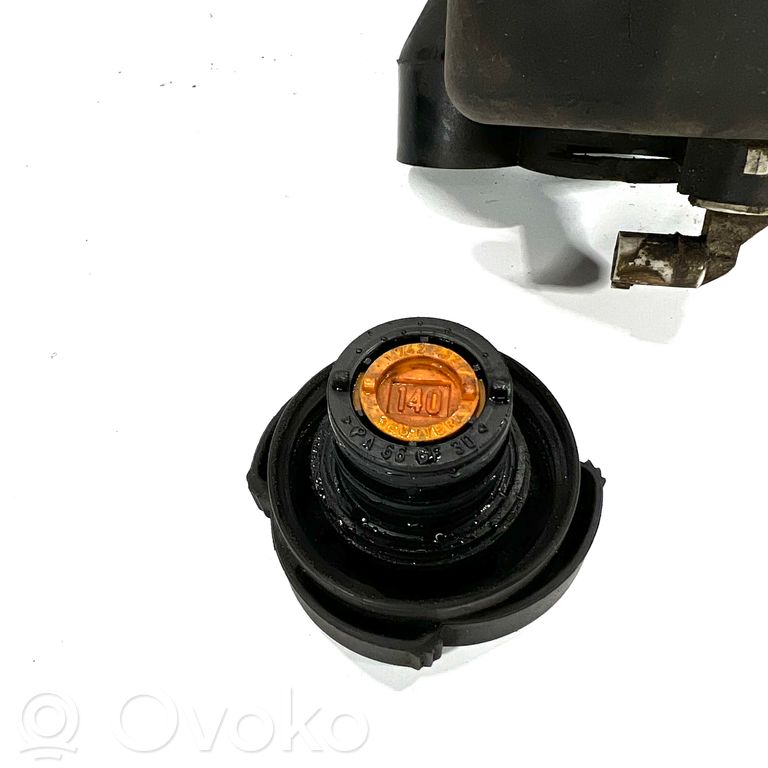 Dzesēšanas šķidruma izplešanās tvertne