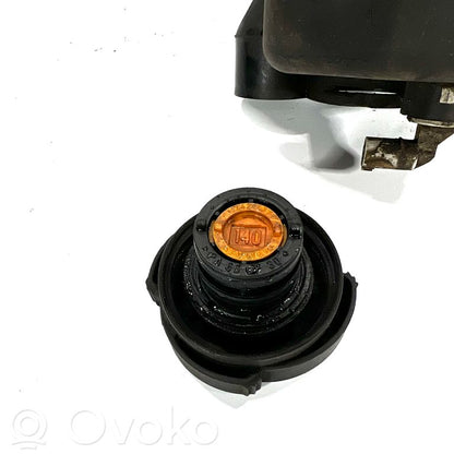 Dzesēšanas šķidruma izplešanās tvertne