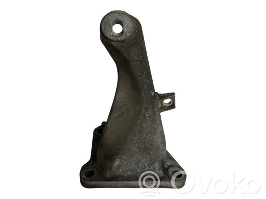 Engine mounting bracket