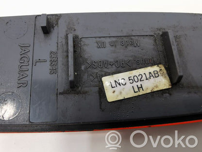 Priekšpusē atstarotājs