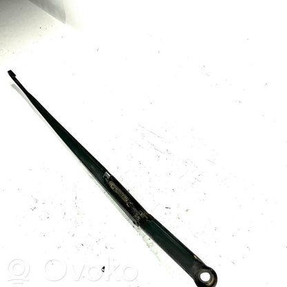 Priekšējā loga tīrītāja kājiņa