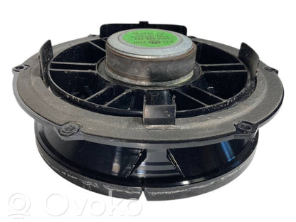 Skaļrunis (-i) priekšējās durvīs