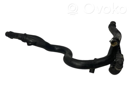 Caurulīte (-es) / šļūtene (-es)