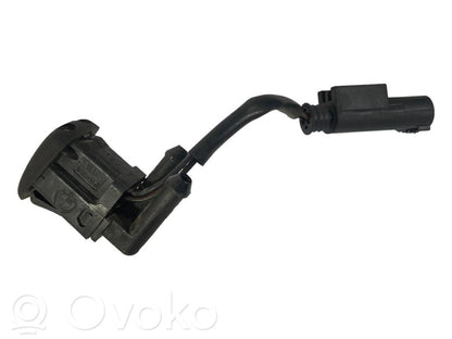 Mazgāšanas šķidruma smidzinātājs (-i) priekšējam logam