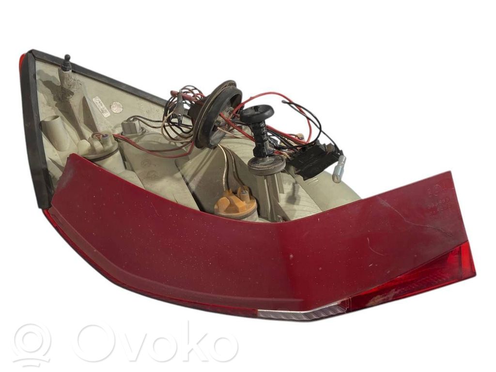 Задний фонарь в кузове