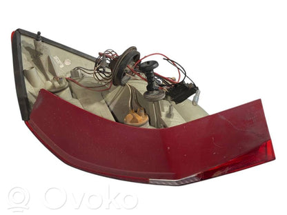 Задний фонарь в кузове