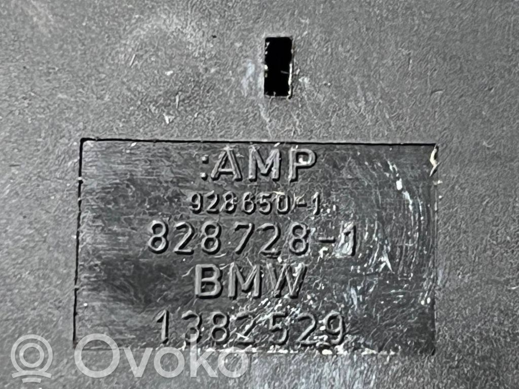 Sēdekļu regulēšanas slēdzis (-i)