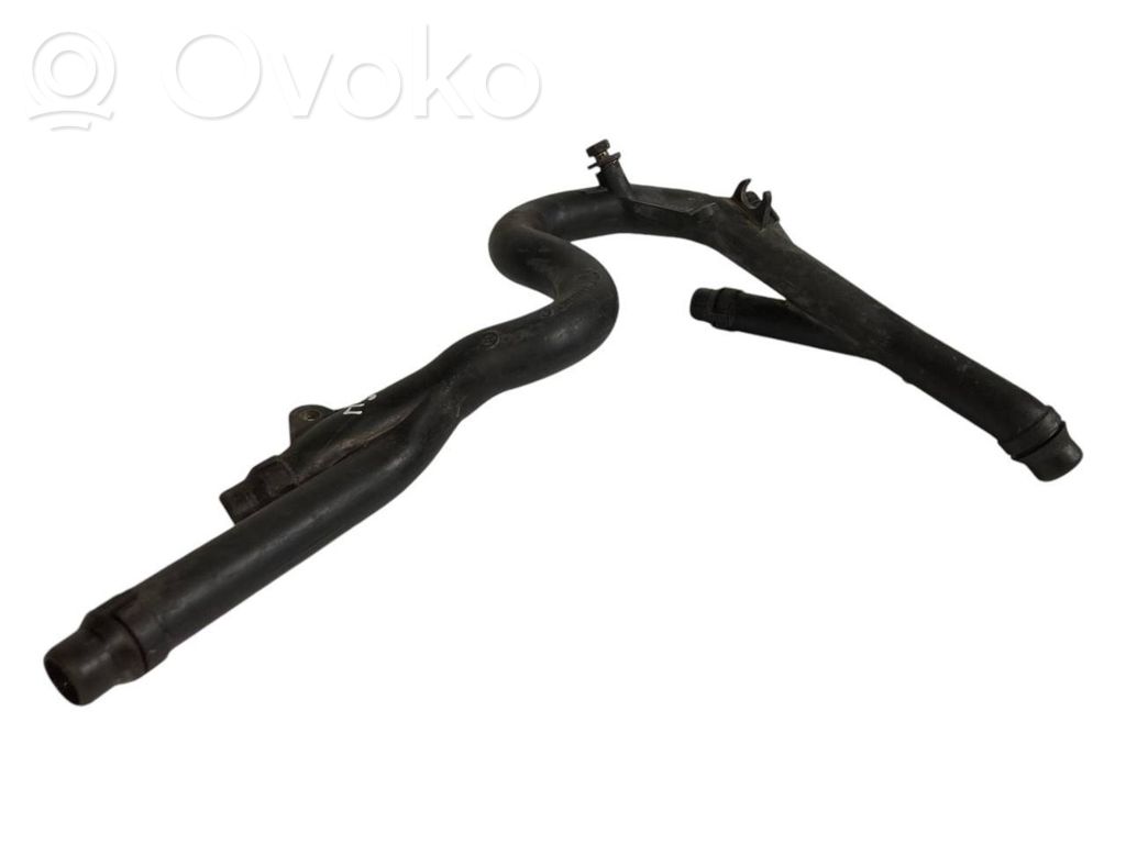 Caurulīte (-es) / šļūtene (-es)