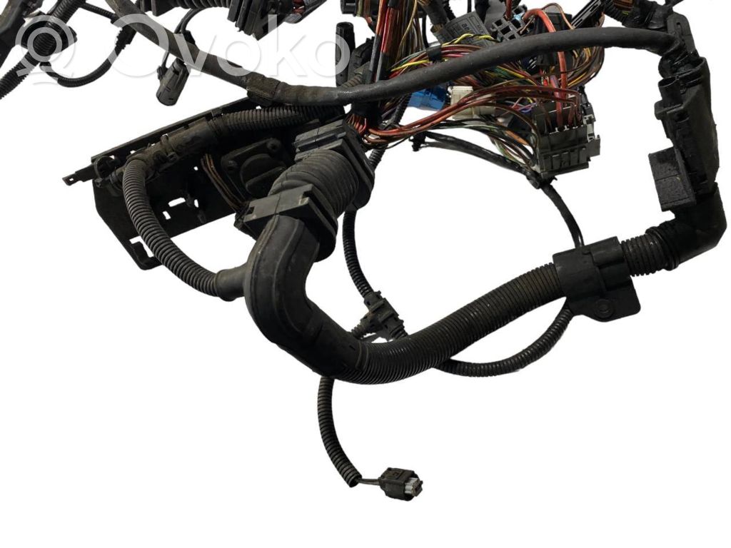 Dzinēja vadu instalācija