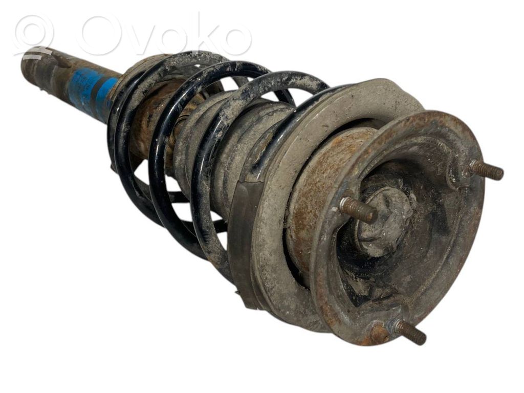 Priekšpusē amortizators ar atsperi