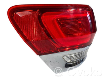 Aizmugurējais lukturis virsbūvē