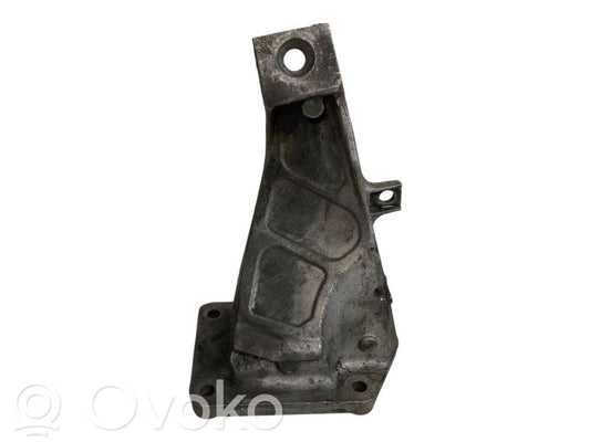 Engine mounting bracket