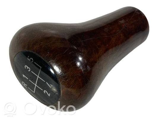 Ātrumu pārslēgšanas sviras dekoratīvā apdare (āda, uzgalis)