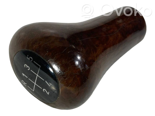 Ātrumu pārslēgšanas sviras dekoratīvā apdare (āda, uzgalis)