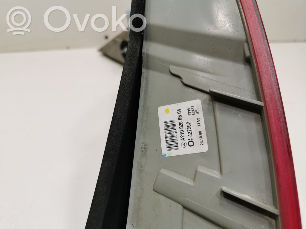 Aizmugurējais lukturis virsbūvē