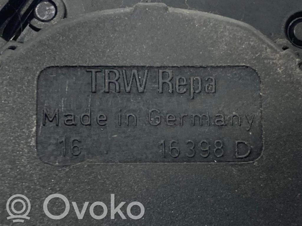 Задний ремень безопасности