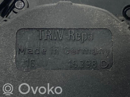 Задний ремень безопасности