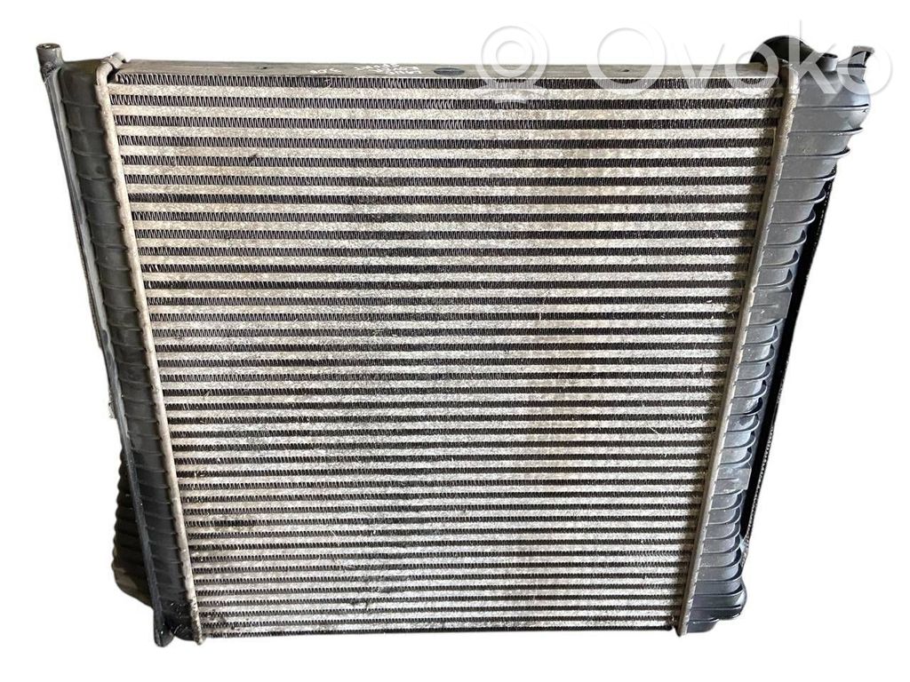 Starpdzesētāja radiators