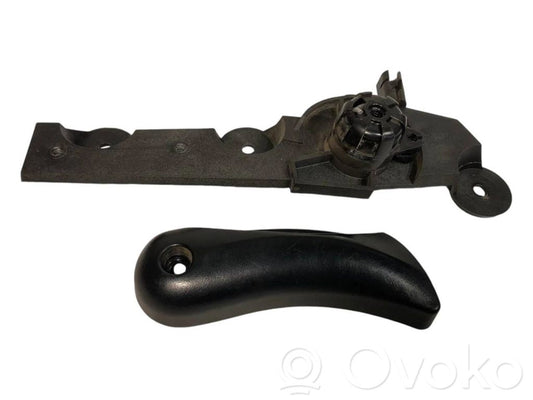 Ручка открывания капота двигателя