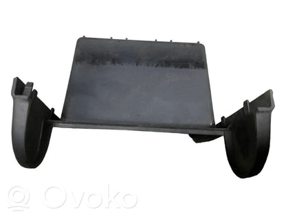 Pelnutrauks (aizmugurē)