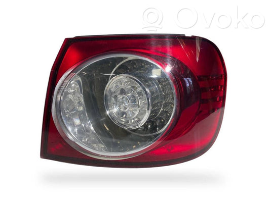 Aizmugurējais lukturis virsbūvē