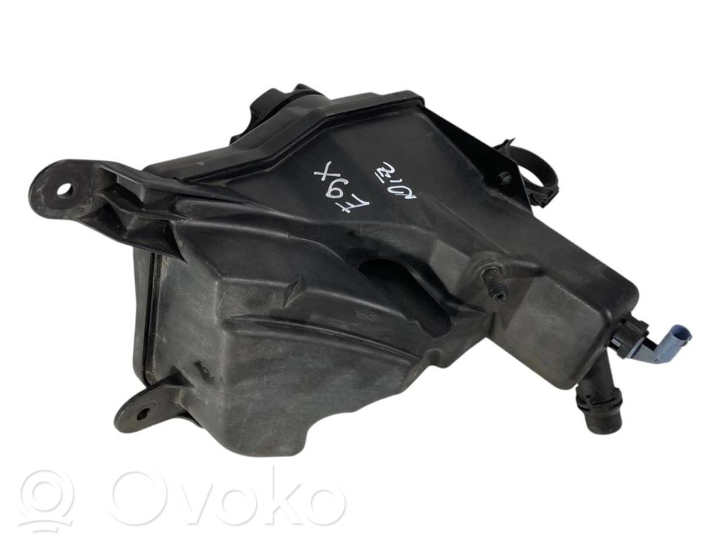 Dzesēšanas šķidruma izplešanās tvertne