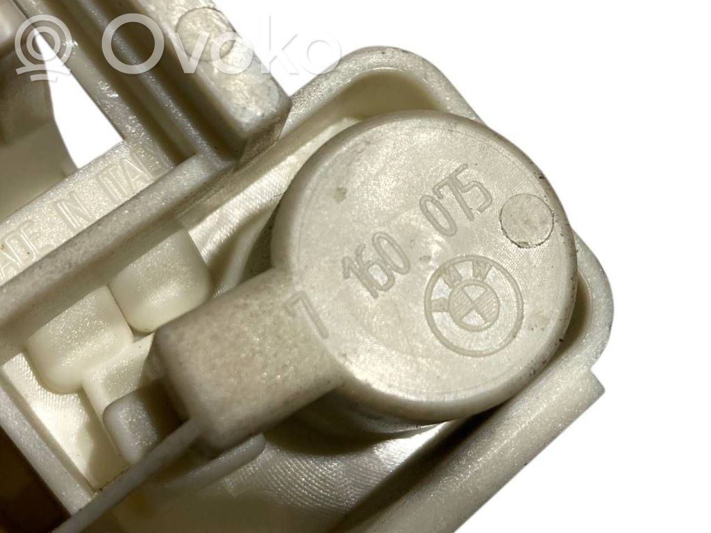 Aizmugures spuldzes vāka turētājs