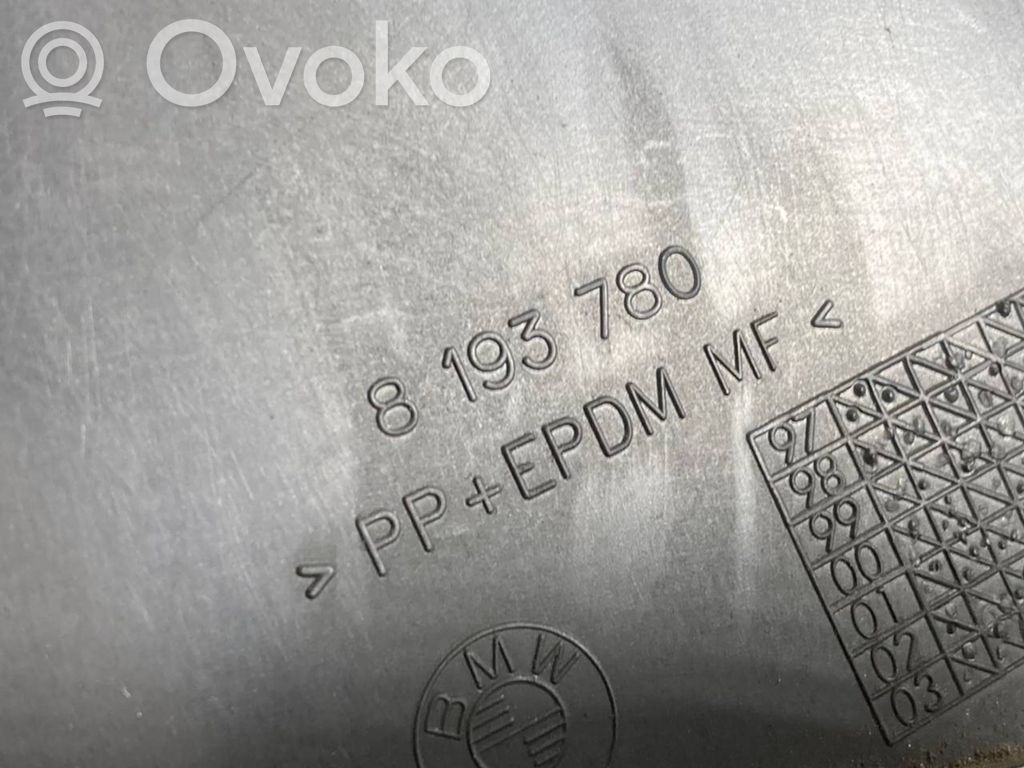 (B) statņa dekoratīvā apdare (augšdaļa)