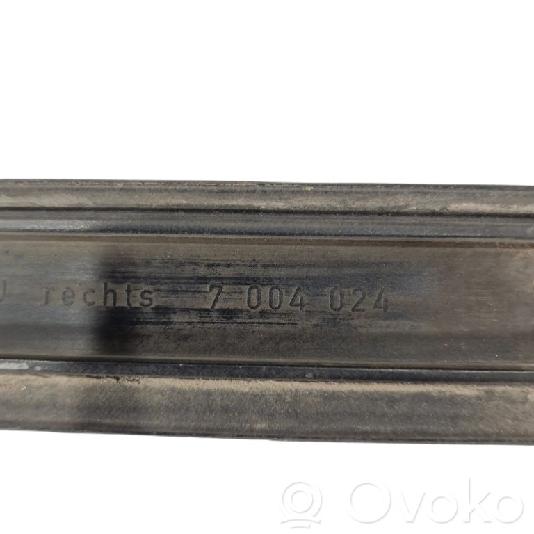 Priekšpusē durvju dekoratīvā apdare (moldings)