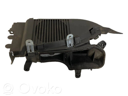 Skaļrunis (-i) aizmugurējā palodzē