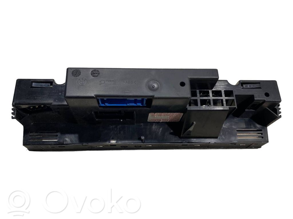 Gaisa kondicioniera / klimata kontroles / salona apsildes vadības bloks (salonā)