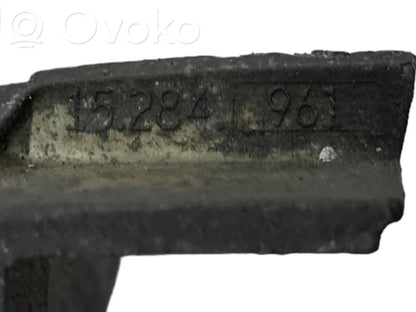 Priekšpusē durvju roktura vāciņš