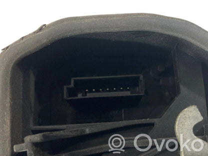 Aizmugurē slēdzene