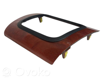 Ātrumu pārslēgšanas sviras dekoratīvā apdare (plastmasas)