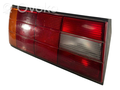 Aizmugurējais lukturis virsbūvē