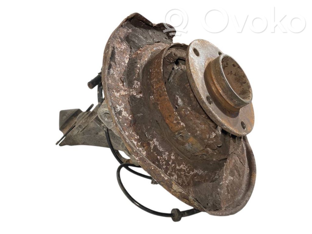 Aizmugurē riteņa rumbas vārpstas šarnīrs (stupica, capfa)