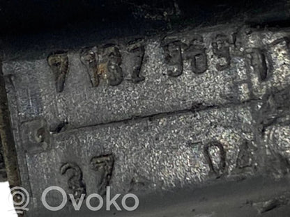 Mazgāšanas šķidruma smidzinātājs (-i) priekšējam logam