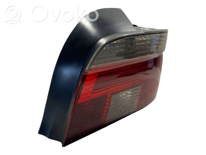 Aizmugurējais lukturis virsbūvē