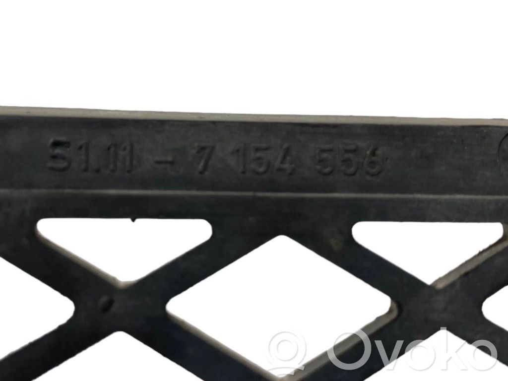 Apakšējais režģis (trīsdaļīgs)