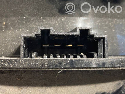 Skaļrunis (-i) priekšējās durvīs