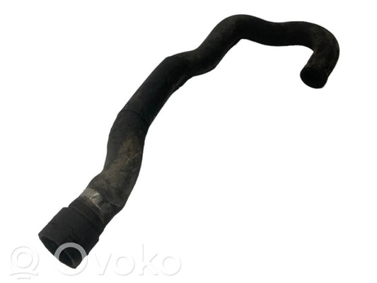 Caurulīte (-es) / šļūtene (-es)