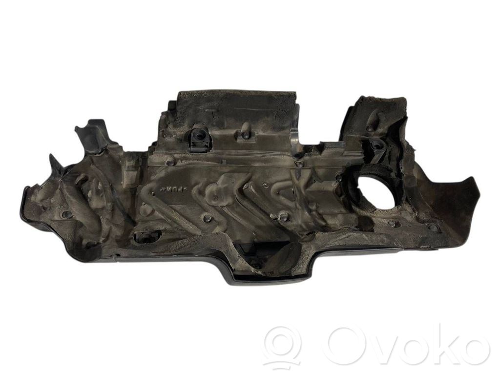 Dzinēja pārsegs (dekoratīva apdare)