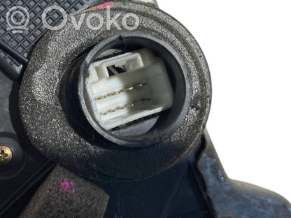 Priekšpusē slēdzene