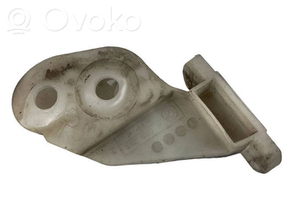 Priekšpusē bampera turētājs