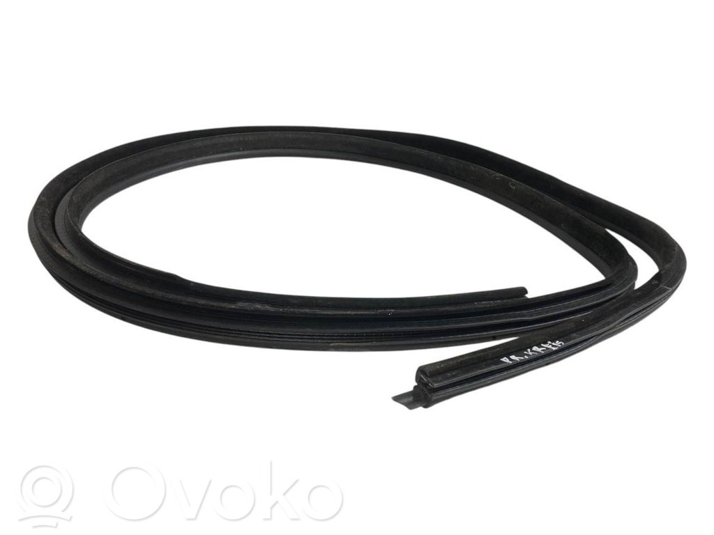 Priekšpusē apdares gumija (virsbūvē)