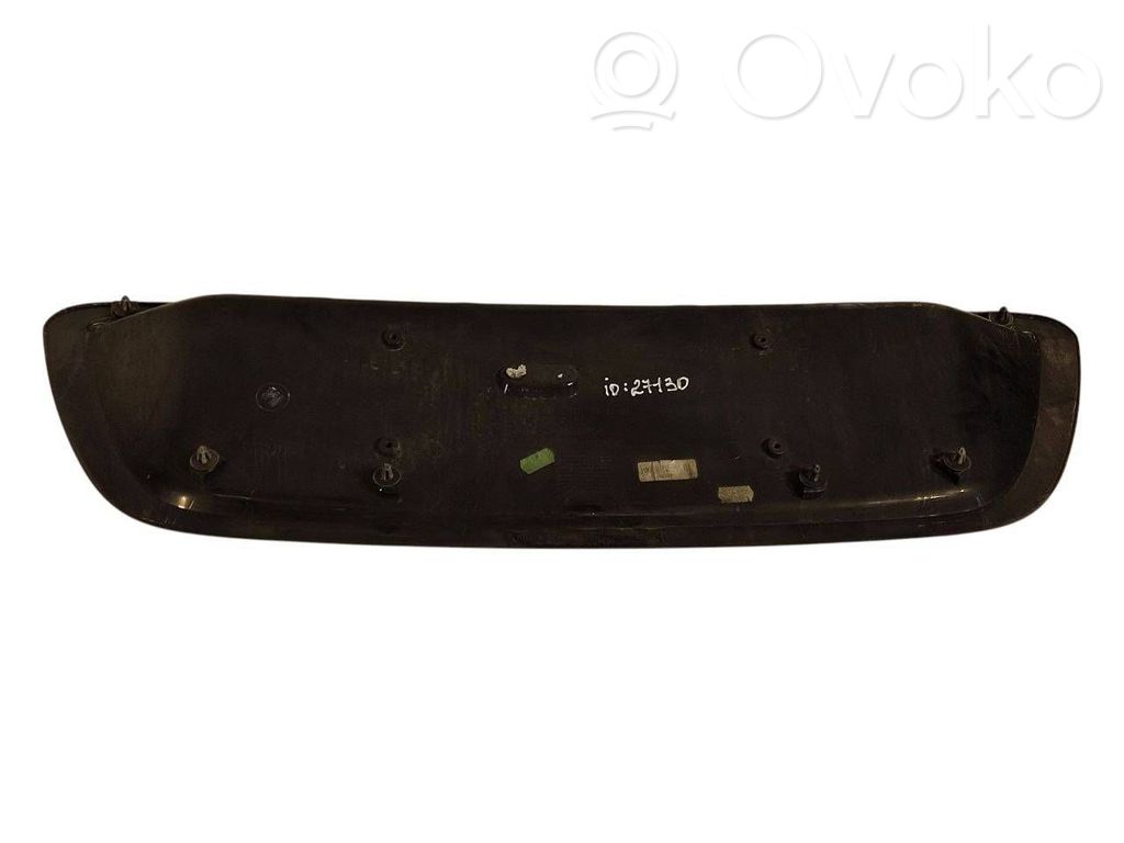 Bagāžnieka numura zīmes apgaismojuma līste